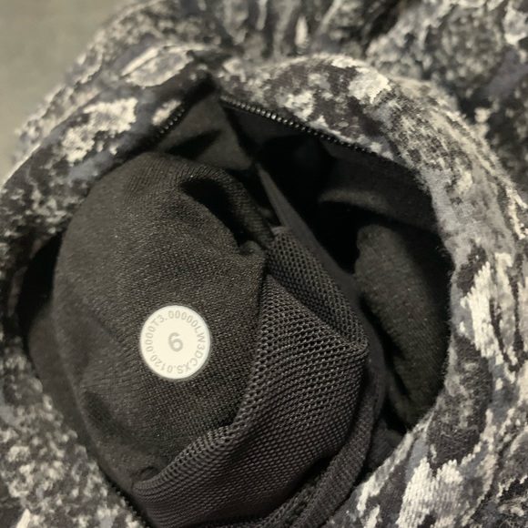 Lululemon 1/2 zip pullover - Picture 2 of 3